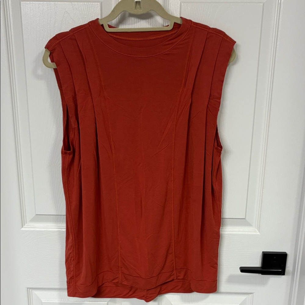 Lululemon Sleeveless Crewneck Tank Top in Rust